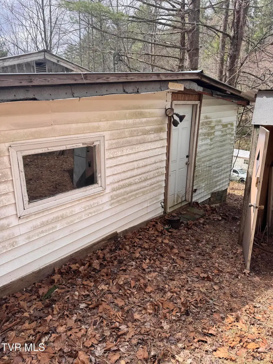 1096 Dry Creek Road, Elizabethton, TN 37643 - #3
