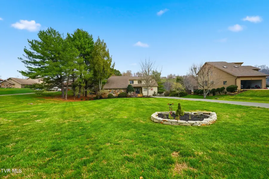 236 Lake Meadow Drive, Gray, TN 37615 - #2