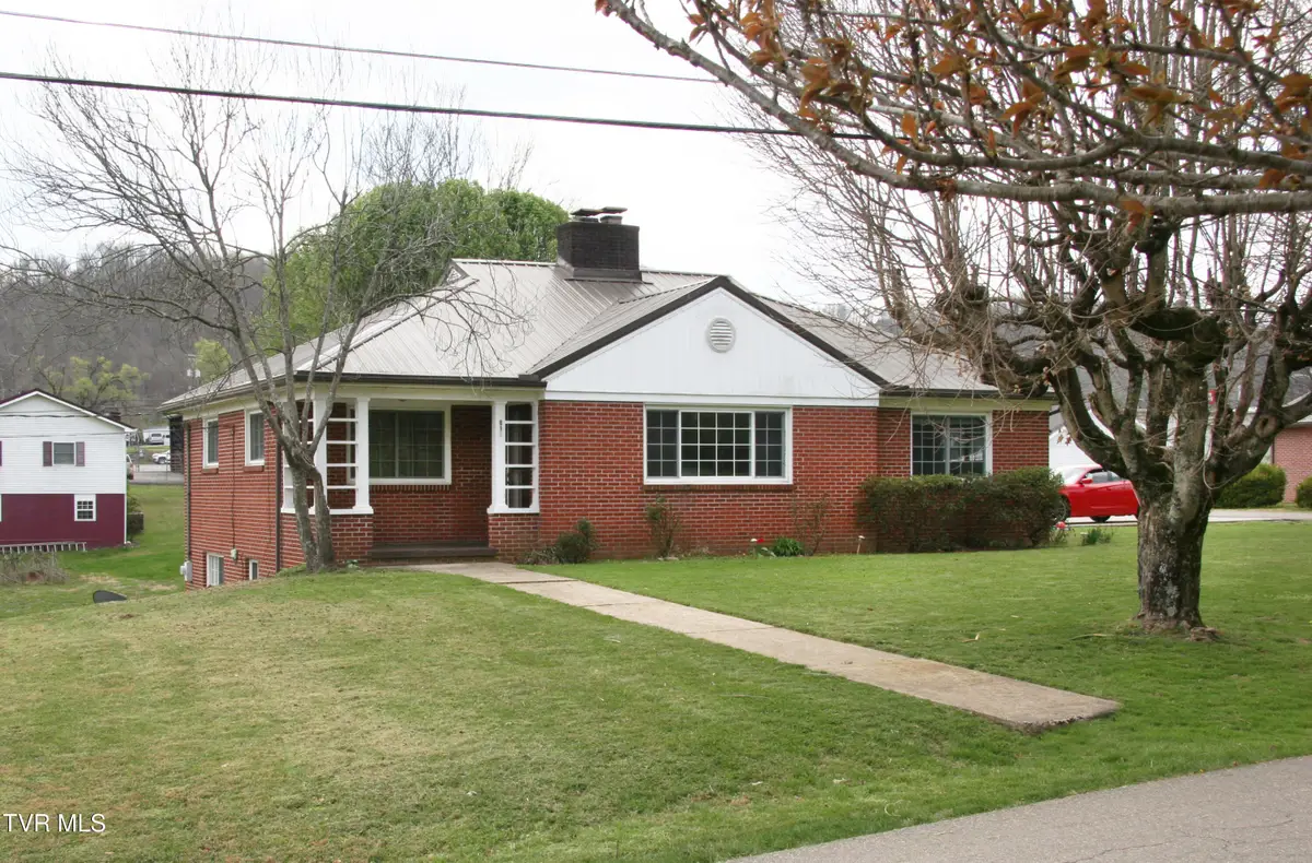 612 Oakwood Avenue, Pennington Gap, VA 24277 - #1