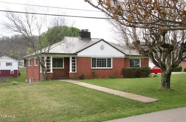 612 Oakwood Avenue, Pennington Gap, VA 24277