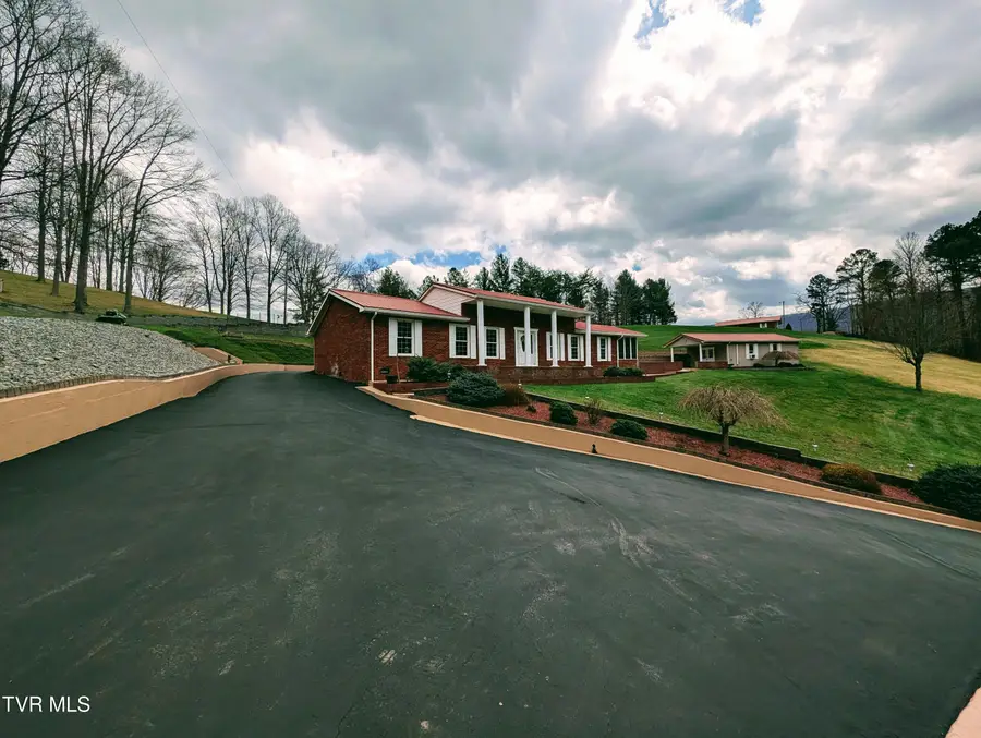 218 Northeast 7th Street, Norton, VA 24273 - #2