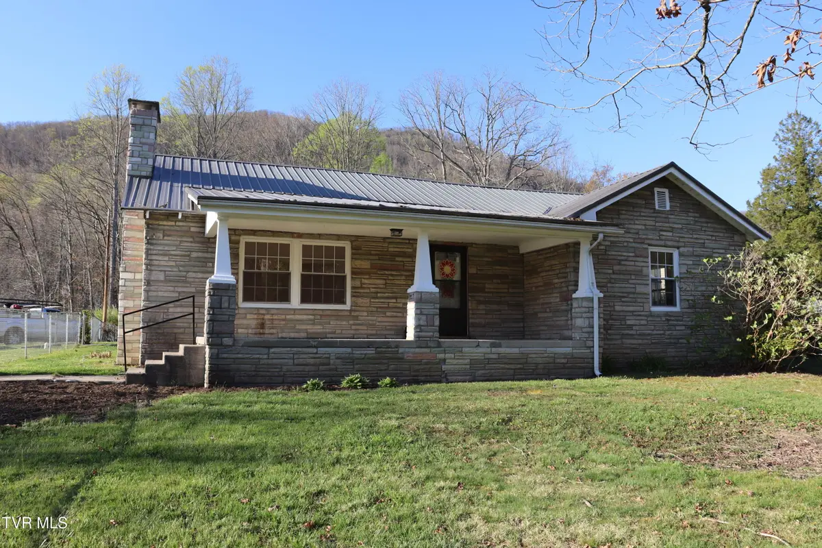 1203 East 1st Avenue, Big Stone Gap, VA 24219 - #1