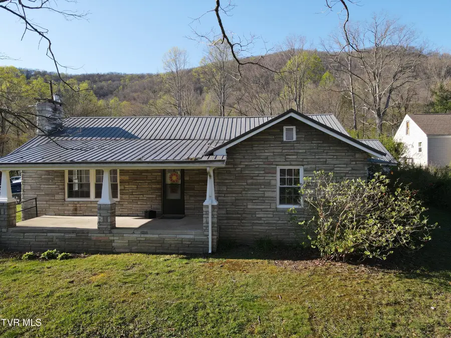 1203 East 1st Avenue, Big Stone Gap, VA 24219 - #3