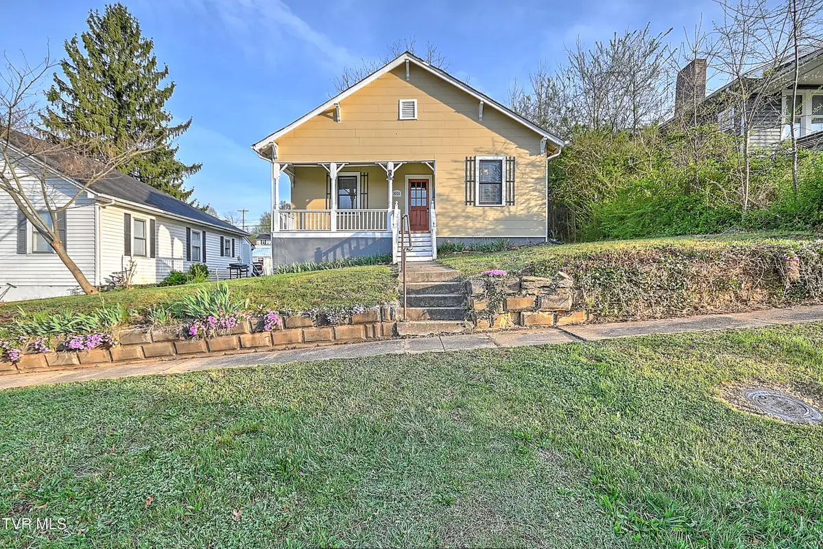 1021 Lawrence Avenue, Bristol, VA 24201 - #1