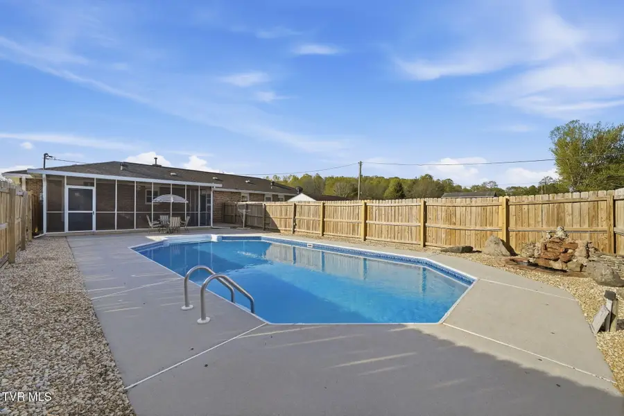 515 Poplar Street, Mount Carmel, TN 37645 - #3