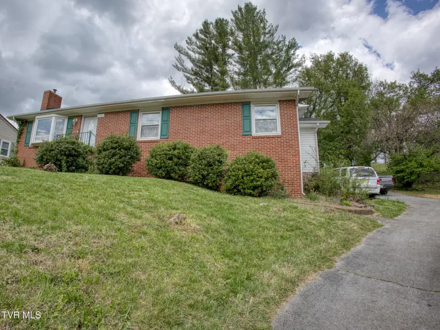 1721 Siam Road, Elizabethton, TN 37643 - #2