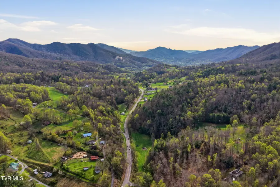 1570 U.s. 321, Hampton, TN 37658 - #2