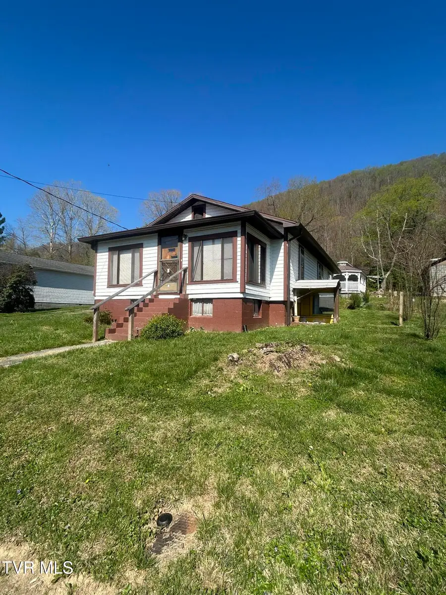 18 East 3rd Avenue, Big Stone Gap, VA 24219 - #2