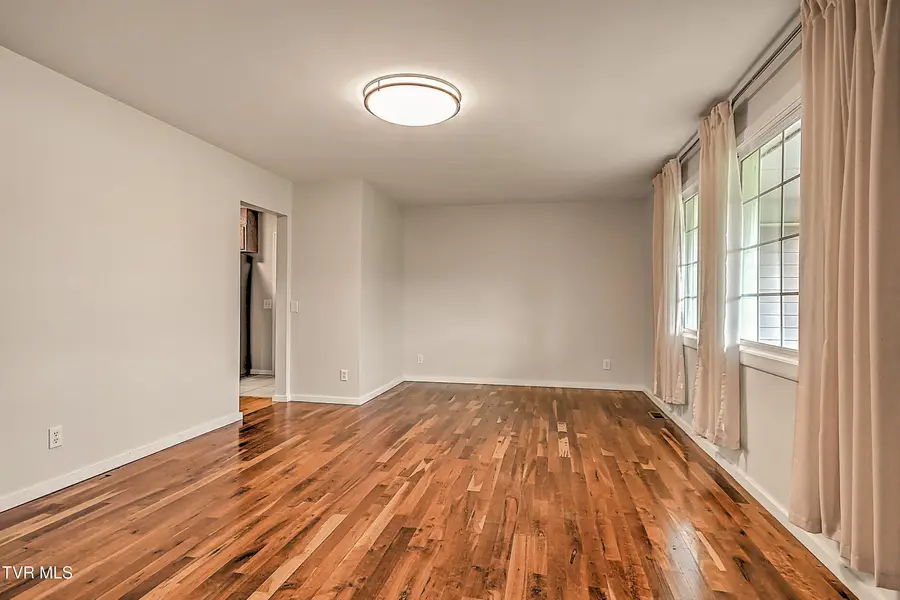 234 West Doe Avenue, Elizabethton, TN 37643 - #3