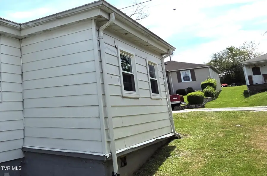 1401 Garden Road, Elizabethton, TN 37643 - #3