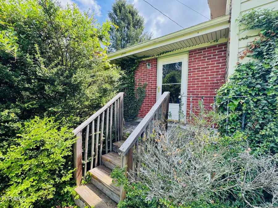 2037 Edgemont Avenue, Bristol, TN 37620 - #2