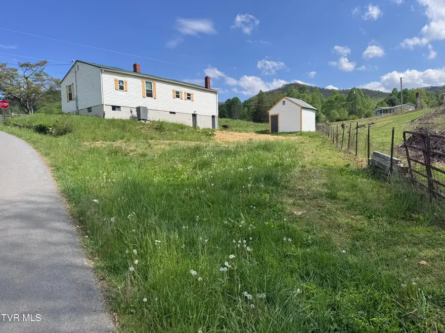 230 Hamilton Road, Elizabethton, TN 37643 - #2