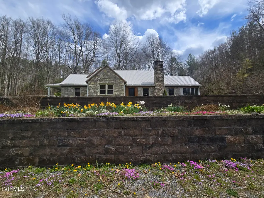 303 Tennessee 143, Roan Mountain, TN 37687 - #2