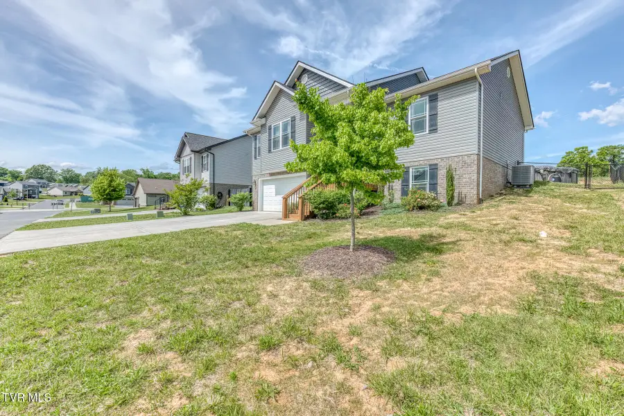 1366 Lemongrass Drive, Jonesborough, TN 37659 - #2