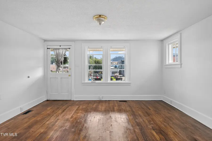 1121 Mcneil Street, Bristol, VA 24201 - #3
