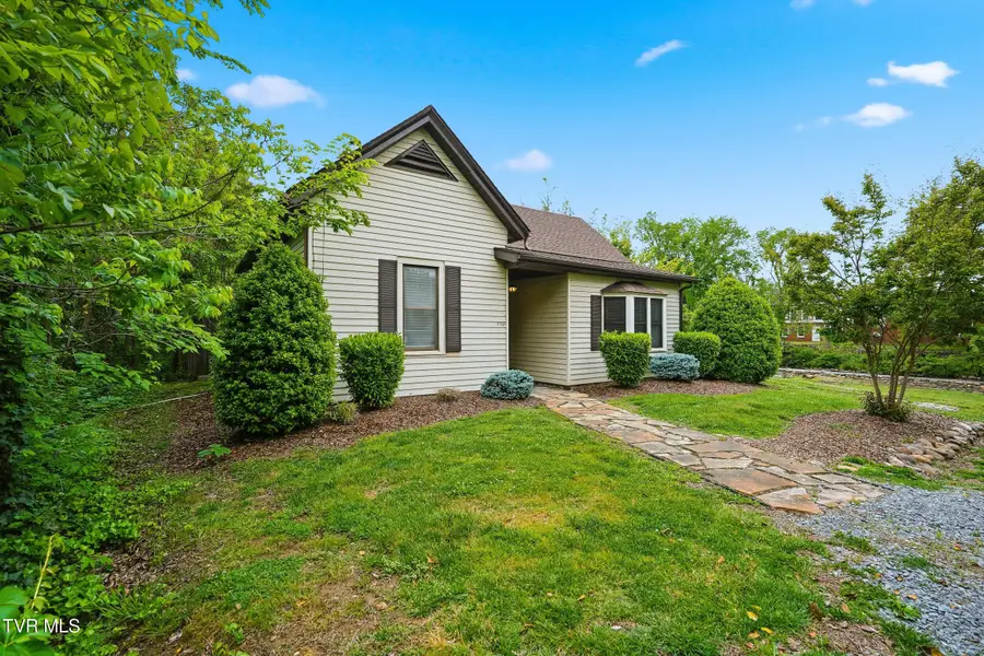 220 North Riverside Drive, Elizabethton, TN 37643 - #3