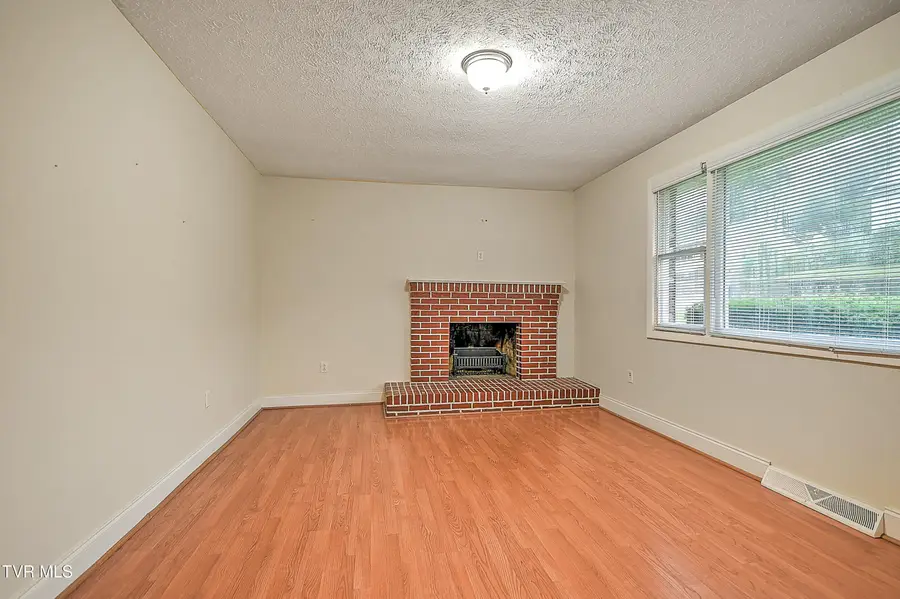 757 West West Jackson Street, Gate City, VA 24251 - #3