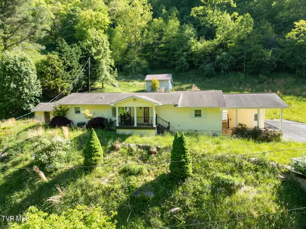 1752 Lower Ml Br Road, Grundy, VA 24614