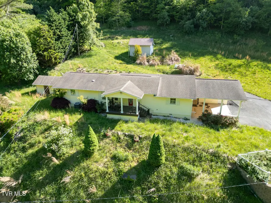 1752 Lower Ml Br Road, Grundy, VA 24614 - #2