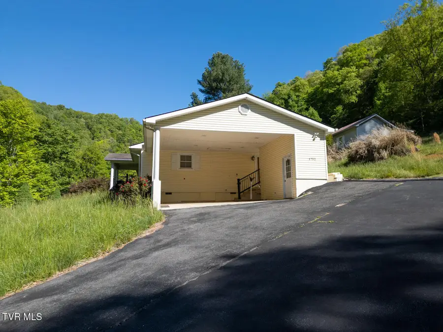 1752 Lower Ml Br Road, Grundy, VA 24614 - #3
