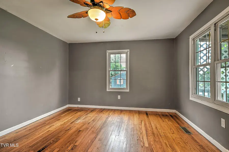 409 Crockett Street, Bristol, VA 24201 - #2
