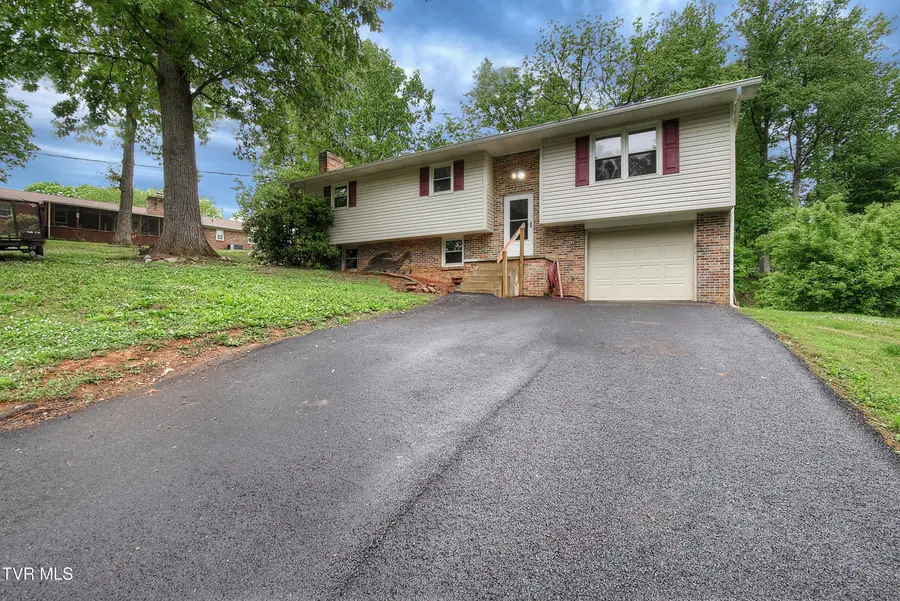 111 Independence Lane, Elizabethton, TN 37643 - #3