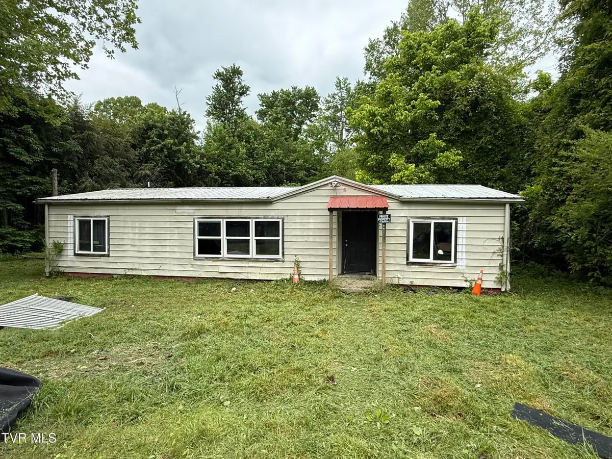 733 Taggart Avenue, Big Stone Gap, VA 24219 - #1