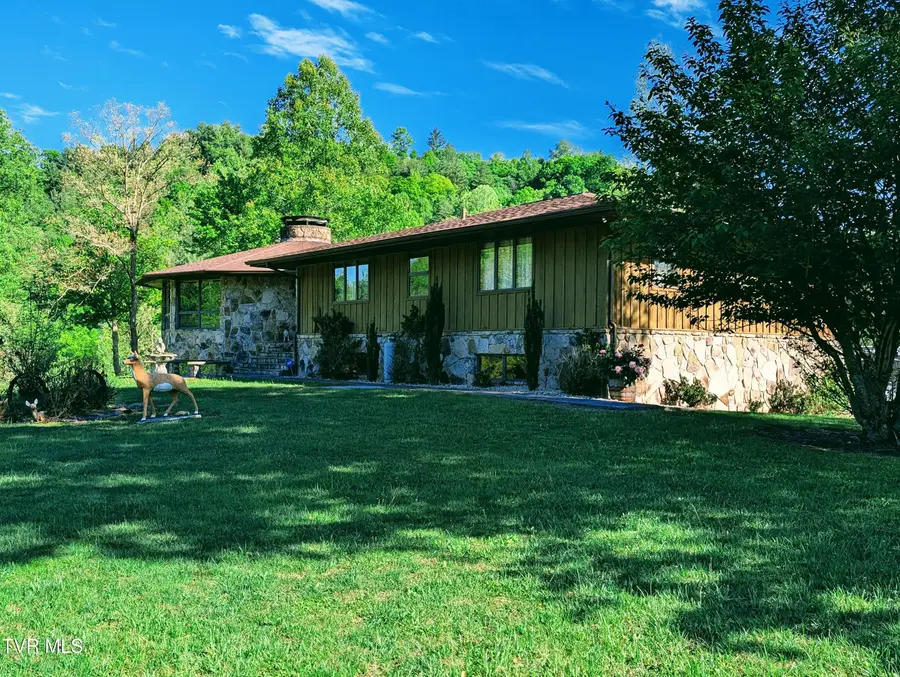9404 Clintwood Highway, Pound, VA 24279 - #2