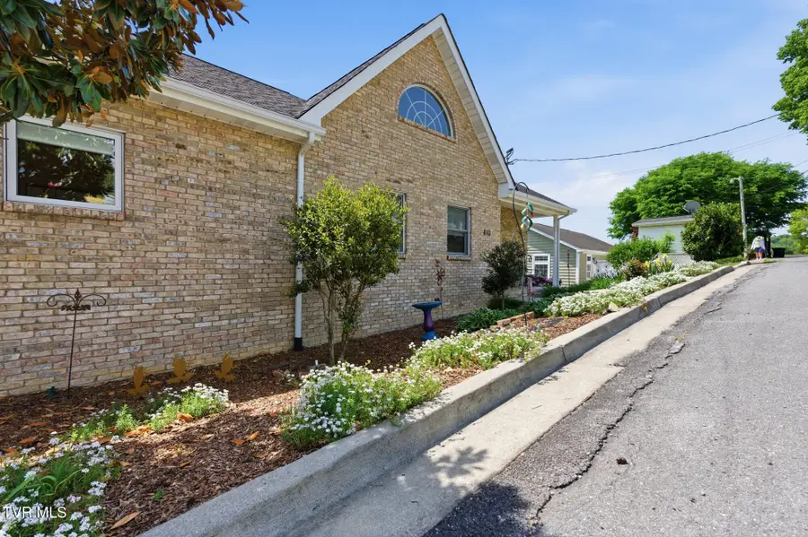 410 Lakeview Street, Bluff City, TN 37618 - #3