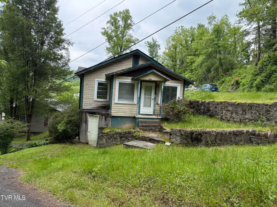 705 Blondell Avenue, Appalachia, VA 24216 - #2