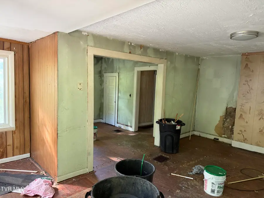 705 Blondell Avenue, Appalachia, VA 24216 - #3