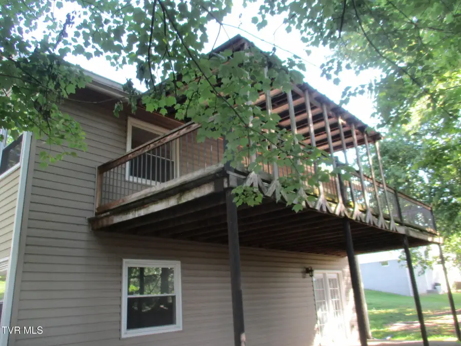 300 Lakeview Circle, Bluff City, TN 37618 - #2