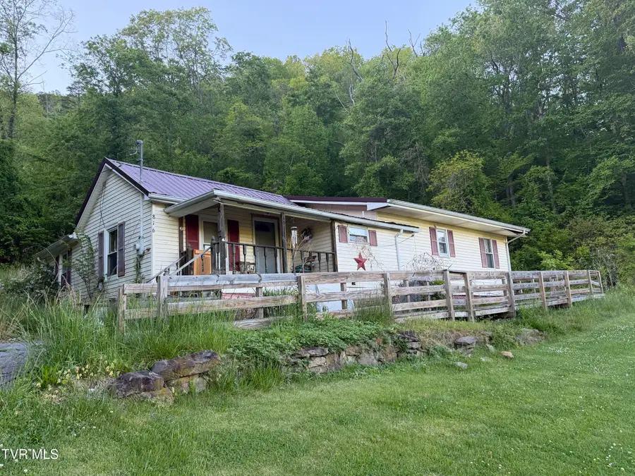 816 North 15 Street, Big Stone Gap, VA 24219 - #2