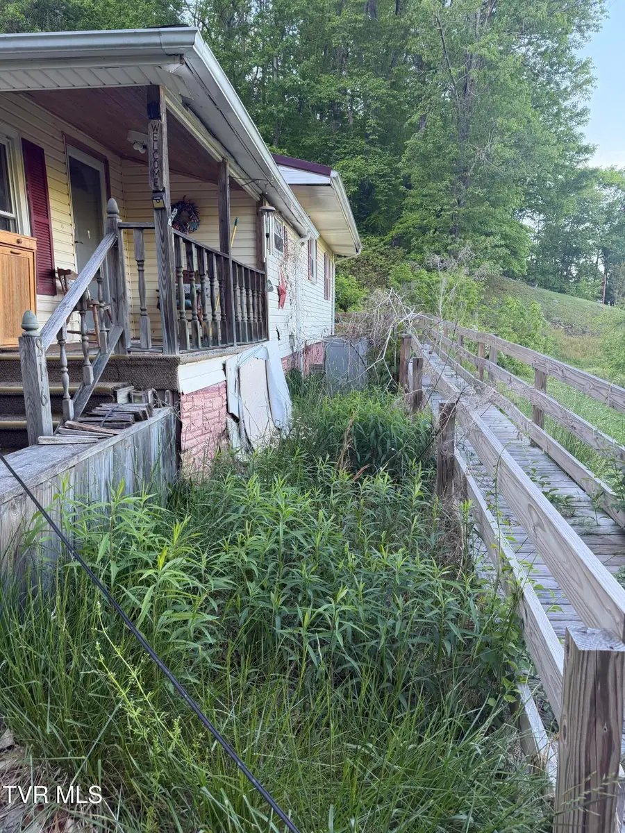 816 North 15 Street, Big Stone Gap, VA 24219 - #3