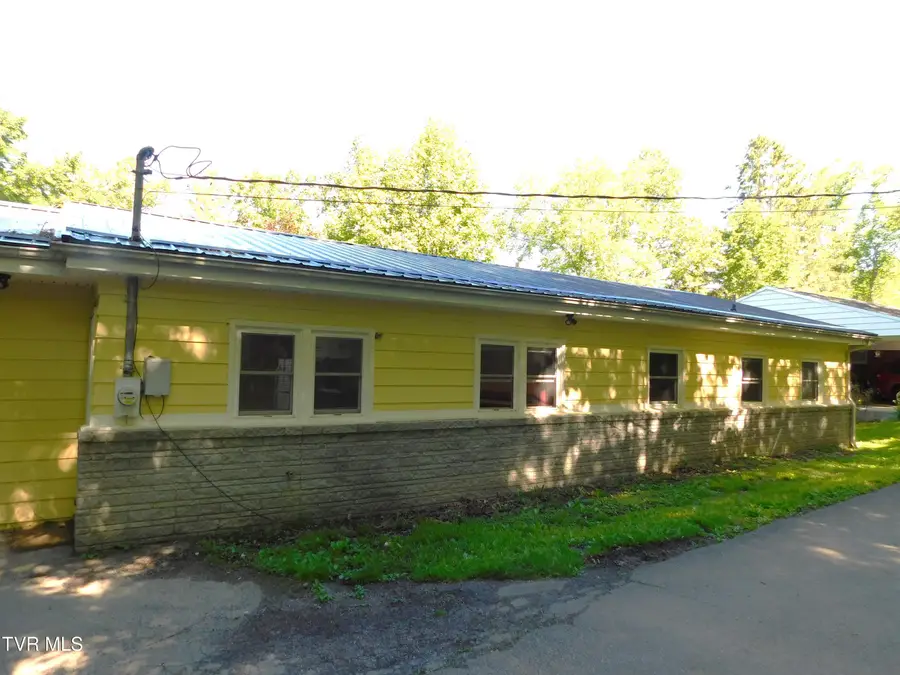 304 Southeast Highland Street, Wise, VA 24293 - #3