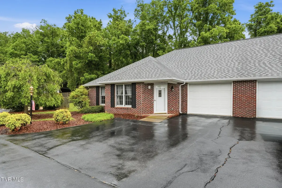 2425 East Lakeview Drive #Apt 5, Johnson City, TN 37601 - #1