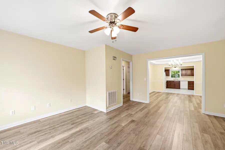 2425 East Lakeview Drive #Apt 5, Johnson City, TN 37601 - #2