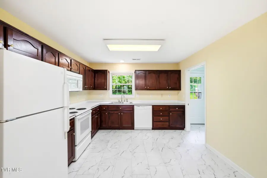 2425 East Lakeview Drive #Apt 5, Johnson City, TN 37601 - #3
