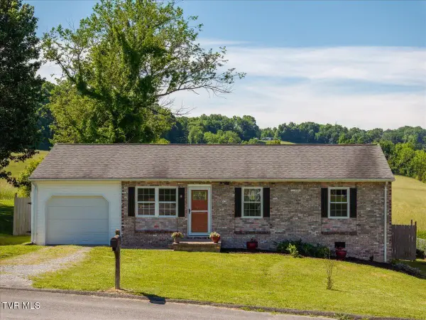 139 Valley Pl Drive, Johnson City, TN 37615