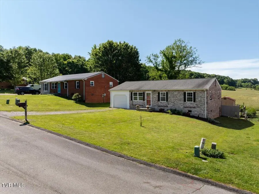 139 Valley Pl Drive, Johnson City, TN 37615 - #2
