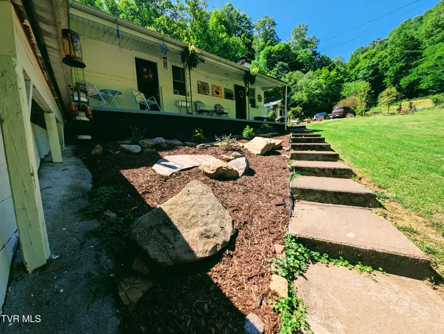 3058 Aily Road, Dante, VA 24237 - #2