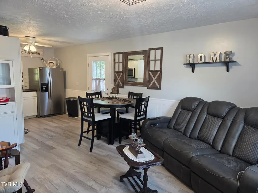 447 Pine Street, Mount Carmel, TN 37645 - #3