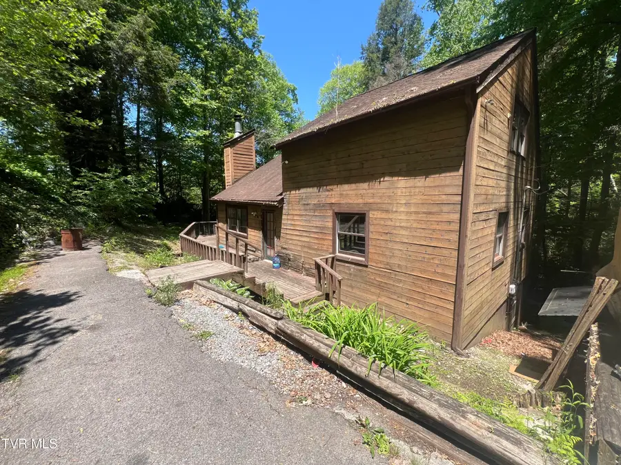 705 Southeast Laurel Lane, Norton, VA 24273 - #2