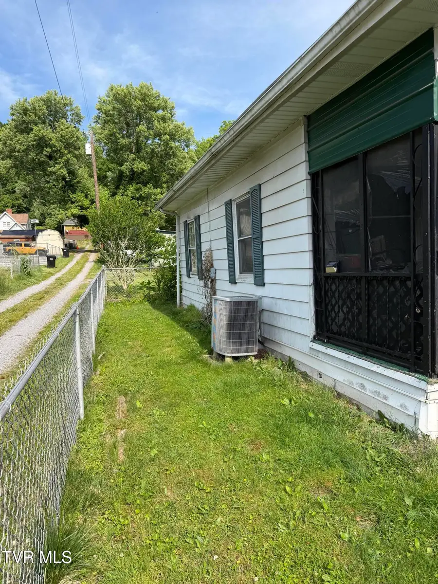 407 Spruce Street, Appalachia, VA 24216 - #3