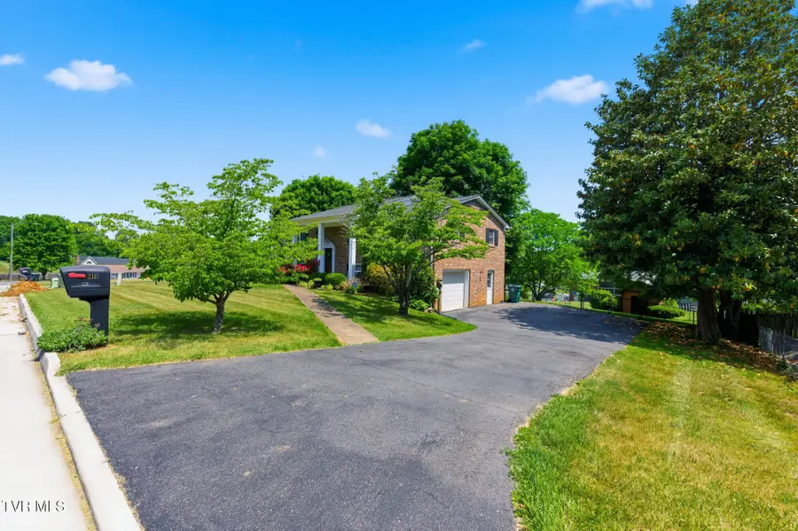 211 Independence Drive, Bristol, VA 24201 - #2