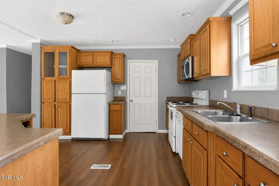 109 Daniel Lane, Elizabethton, TN 37643 - #3