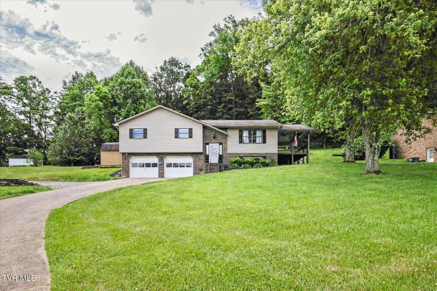 912 South Sherbrooke Circle, Mount Carmel, TN 37645 - #2