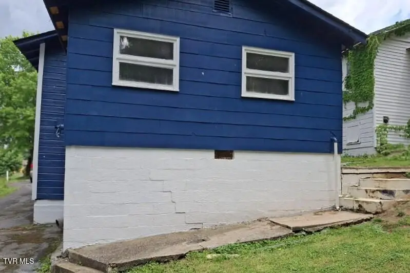 617 South Roan Street, Elizabethton, TN 37643 - #2