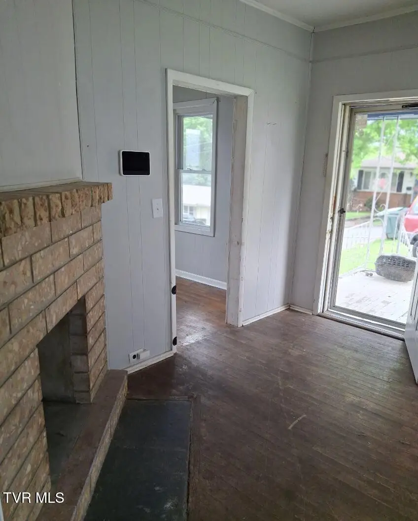617 South Roan Street, Elizabethton, TN 37643 - #3