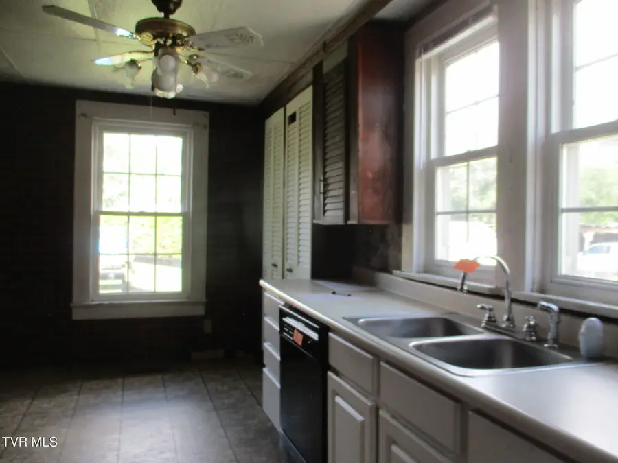 607 Pennsylvania Avenue, Bristol, TN 37620 - #2